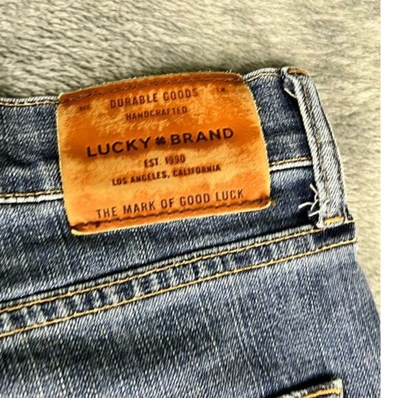 Men’s Lucky Brand 410 Athletic Slim Jeans 38-32 Blue Wash — Excellent Condition - Picture 3 of 11